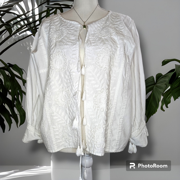NWOT White Embroided Boho Tassle Mid Sleeve Top (Large) - Picture 1 of 8
